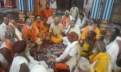 राम नगरी में मंदिरों की संपत्ति को बचाने के लिए संतों ने किया विरक्त सन्त परिषद का गठन राम नगरी में मंदिरों की संपत्ति को बचाने के लिए संतों ने किया विरक्त सन्त परिषद का गठन