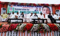 समाजवाद के ज्ञान को लेकर योगी आदित्यनाथ और अखिलेश यादव में सियासी घमासान समाजवाद के ज्ञान को लेकर योगी आदित्यनाथ और अखिलेश यादव में सियासी घमासान