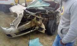 कोहरे का कहर कार खड़े कैंटर में जा घुसी, दो लोग घायल कोहरे का कहर कार खड़े कैंटर में जा घुसी, दो लोग घायल