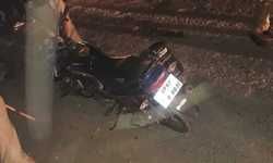 चंदौली: RTO के सामने UP-67- R/८०३१, बाइक सवार युवक का एक्सीडेंट के दौरान गम्भीर चोट लगने की वज़ह से घटना स्थल पर ही हुई दर्दनाक मौत मौके पर पुलिस मौजूद चंदौली: RTO के सामने UP-67- R/८०३१, बाइक सवार युवक का एक्सीडेंट के दौरान गम्भीर चोट लगने की वज़ह से घटना स्थल पर ही हुई दर्दनाक मौत मौके पर पुलिस मौजूद