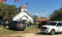 अमेरिका के टेक्सास के चर्च में हुई गोलीबारी, कम से कम 27लोग मारे गए अमेरिका के टेक्सास के चर्च में हुई गोलीबारी, कम से कम 27लोग मारे गए