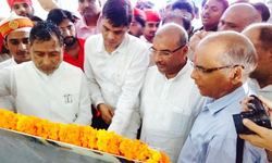 राम गोविंद चौधरी और ललई यादव ने किया अस्पताल का उद्घाटन राम गोविंद चौधरी और ललई यादव ने किया अस्पताल का उद्घाटन