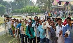 झांसी में गरमी बढ़ते ही वोटर उमड़े, 13 सीटों पर 21.15 प्रतिशत मतदान झांसी में गरमी बढ़ते ही वोटर उमड़े, 13 सीटों पर 21.15 प्रतिशत मतदान