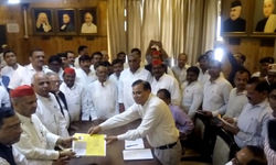 सपा से नरेश उत्तम पटेल ने दाखिल किया नामांकन सपा से नरेश उत्तम पटेल ने दाखिल किया नामांकन