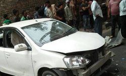 рджтАМрд┐рд▓реНрд▓реА : рдлреБрдЯрдкрд╛рде рдкрд░ рдмреИрдареЗ 4 рд▓реЛрдЧреЛрдВ рдкрд░ рдЪрдврд╝реА рдХрд╛рд░, рджреЛ рдХреА рдореМрдХреЗ рдкрд░ рдореМрдд рджтАМрд┐рд▓реНрд▓реА : рдлреБрдЯрдкрд╛рде рдкрд░ рдмреИрдареЗ 4 рд▓реЛрдЧреЛрдВ рдкрд░ рдЪрдврд╝реА рдХрд╛рд░, рджреЛ рдХреА рдореМрдХреЗ рдкрд░ рдореМрдд