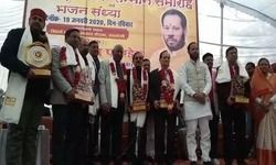 सोनिया गांधी के प्रतिनिधि से सपा MLA मनोज पांडेय की दिखी करीबी, चर्चाएं तेज
