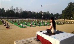 मुरादाबाद के पुलिस लाइन ने पुलिस कर्मियों और उनके परिवारों के लिए एक स्पेशल योगा कैंप का आयोजन किया, इम्यूनिटी मज़बूत करने के लिए ये कार्यक्रम का आयोजन किया गया है। मुरादाबाद के पुलिस लाइन ने पुलिस कर्मियों और उनके परिवारों के लिए एक स्पेशल योगा कैंप का आयोजन किया, इम्यूनिटी मज़बूत करने के लिए ये कार्यक्रम का आयोजन किया गया है।