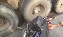 डलमऊ रायबरेली : कनहा चौराहा के पास खपड़ाताल निवासी रामनारायन पति; पत्नि बाजार जार रहे थे तभी तेज रप्तार मारी टक्कर दोनो की मौके पर मौत हो गयी, तेज़ रप्तार ट्रक ले ली दम्पति की जान डलमऊ रायबरेली : कनहा चौराहा के पास खपड़ाताल निवासी रामनारायन पति; पत्नि बाजार जार रहे थे तभी तेज रप्तार मारी टक्कर दोनो की मौके पर मौत हो गयी, तेज़ रप्तार ट्रक ले ली दम्पति की जान