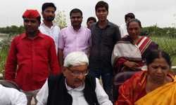 लखनऊ : गजेन्द्र सिंह यादव ने आज समाजवादी प्रेरणास्रोत स्वर्गीय श्री जनेश्वर मिश्र जी की जयंती पर उन्हें श्रद्धा सुमन अर्पित किये , नेता जी के गुरु उदयप्रताप जी से भी एक मुलाकात कर आशीर्वाद प्राप्�