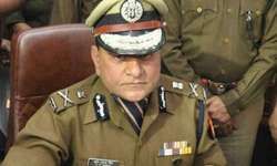 यूपी डीजीपी ओपी सिंह की नई पहल,मिट्टी के दियों से रौशन होंगे यूपी के थाने,डीजीपी ने सभी कप्तानों को दिए निर्देश,फुटकर दुकानदारों से दिए खरीदने के निर्देश,डीजीपी की पहल से गरीबों को मिलेगा फायदा।