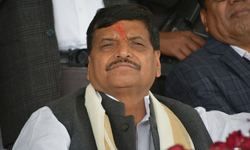 मैनपुरी: सपा नेता शिवपाल सिंह का बयान, हम अभी लोगों को सेक्युलर मोर्चे से जोड़ रहे हैं, मोदी सरकार ने कोई वादा पूरा नही किया, योगी की कोई सुनता नही, मंहगाई और भ्रस्टाचार चरम पर है मैनपुरी: सपा नेता शिवपाल सिंह का बयान, हम अभी लोगों को सेक्युलर मोर्चे से जोड़ रहे हैं, मोदी सरकार ने कोई वादा पूरा नही किया, योगी की कोई सुनता नही, मंहगाई और भ्रस्टाचार चरम पर है