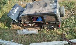 हमीरपुर : बाल-बाल बचे UP 112 के पुलिसकर्मी, यूपी 112 की गाड़ी अनियंत्रित होकर पलटी, सुमेरपुर थाना इलाके का मामला.