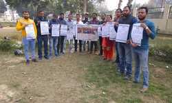 बीटीसी एवं बीएड के छात्रों द्वारा चलाया जा रहा पोस्टर वार अभियान