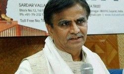 खट्टर के मंत्री बोले- विदेशी सांडों का कैरेक्टर ढीला, भैंसों का शोषण करते हैं खट्टर के मंत्री बोले- विदेशी सांडों का कैरेक्टर ढीला, भैंसों का शोषण करते हैं