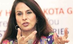 अपनी लेखनी से ज्यादा विवादित बयानों से चर्चाओं में आई शोभा डे अपनी लेखनी से ज्यादा विवादित बयानों से चर्चाओं में आई शोभा डे