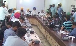 рдХреЗрдЬрд░реАрд╡рд╛рд▓ рдХреЛ рдЭрдЯрдХрд╛, рд╕рд╛рдд рдЬреЛрдирд▓ рдкреНрд░рднрд╛рд░рд┐рдпреЛрдВ рдиреЗ рдмреИрдардХ рдореЗрдВ рд╕реБрдЪреНрдЪрд╛ рд╕рд┐рдВрд╣ рдХреЛ рдорд╛рдирд╛ рдиреЗрддрд╛ рдХреЗрдЬрд░реАрд╡рд╛рд▓ рдХреЛ рдЭрдЯрдХрд╛, рд╕рд╛рдд рдЬреЛрдирд▓ рдкреНрд░рднрд╛рд░рд┐рдпреЛрдВ рдиреЗ рдмреИрдардХ рдореЗрдВ рд╕реБрдЪреНрдЪрд╛ рд╕рд┐рдВрд╣ рдХреЛ рдорд╛рдирд╛ рдиреЗрддрд╛