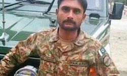 рдкрд╛рдХрд┐рд╕реНтАНрддрд╛рдиреА рдЖрд░реНрдореА рдХреЗ рд╣рд┐рдВрджреВ рдЬрд╡рд╛рди рдХреА рдХрд╣рд╛рдиреА рд╕реЛрд╢рд▓ рдореАрдбрд┐рдпрд╛ рдкрд░ рд╡рд╛рдпрд░рд▓ рдкрд╛рдХрд┐рд╕реНтАНрддрд╛рдиреА рдЖрд░реНрдореА рдХреЗ рд╣рд┐рдВрджреВ рдЬрд╡рд╛рди рдХреА рдХрд╣рд╛рдиреА рд╕реЛрд╢рд▓ рдореАрдбрд┐рдпрд╛ рдкрд░ рд╡рд╛рдпрд░рд▓