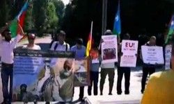 मोदी के समर्थन में जर्मनी की सड़कों पर उतरे बलूच, पाक विरोधी नारे लगाए मोदी के समर्थन में जर्मनी की सड़कों पर उतरे बलूच, पाक विरोधी नारे लगाए