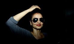 किसके नाम का सिंदूर लगाती हैं अभिनेत्री रेखा किसके नाम का सिंदूर लगाती हैं अभिनेत्री रेखा