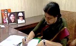 शशिकला होंगी तमिलनाडु की नई CM, विधायकों ने चुना नेता