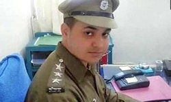 BSF एग्जाम टॉप करने वाले कश्मीरी युवा नबील अहमद वानी को धमकी दे रहे हैं आतंकी BSF एग्जाम टॉप करने वाले कश्मीरी युवा नबील अहमद वानी को धमकी दे रहे हैं आतंकी