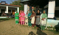 उपचुनाव: श्रीनगर की एक लोकसभा और 8 राज्यों की 10 विधानसभा सीटों पर हो रही वोटिंग