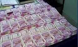 मुंबई में कार से मिली 1.40 करोड़ की नई करेंसी मुंबई में कार से मिली 1.40 करोड़ की नई करेंसी