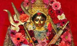 छठें दिन माँ कात्यायनी देवी के इसी स्वरुप की उपासना करें छठें दिन माँ कात्यायनी देवी के इसी स्वरुप की उपासना करें