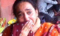 рдореБрдЭреЗ рдШрд╕реАрдЯ рдХрд░ рд▓реЗ рдЬрд╛рдпрд╛рдЧрдпрд╛, рдореЗрд░реЗ рд╣рд╛рде-рдкреИрд░ рдореЗрдВ рджрд░реНрдж рд╣реИ. рдореИрдВ рд╣рд╛рдИ рдмреНрд▓рдб рдкреНрд░реЗрд╢рди рдХреА рдорд░реАрдЬрд╝рд╣реВрдБ рдФрд░ рдореЗрд░реА рд╣рд╛рд▓рдд рдареАрдХ рдирд╣реАрдВ рдореБрдЭреЗ рдШрд╕реАрдЯ рдХрд░ рд▓реЗ рдЬрд╛рдпрд╛рдЧрдпрд╛, рдореЗрд░реЗ рд╣рд╛рде-рдкреИрд░ рдореЗрдВ рджрд░реНрдж рд╣реИ. рдореИрдВ рд╣рд╛рдИ рдмреНрд▓рдб рдкреНрд░реЗрд╢рди рдХреА рдорд░реАрдЬрд╝рд╣реВрдБ рдФрд░ рдореЗрд░реА рд╣рд╛рд▓рдд рдареАрдХ рдирд╣реАрдВ