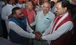 कभी मोदी थे कसाई अब शान में कसीदे कभी मोदी थे कसाई अब शान में कसीदे