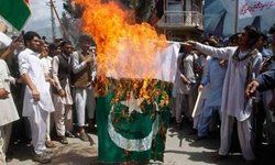 बलूचिस्तान में जलाया गया पाक का झंडा, भारत के समर्थन में लगे नारे