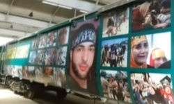 पाकिस्तान की एक और नापाक हरकत, आजादी स्पेशल ट्रेन पर लगाए आतंकी बुरहान के पोस्टर पाकिस्तान की एक और नापाक हरकत, आजादी स्पेशल ट्रेन पर लगाए आतंकी बुरहान के पोस्टर