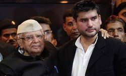 एनडी तिवारी बेटे के साथ बीजेपी का दामन थामने की कर रहे हैं तैयारी एनडी तिवारी बेटे के साथ बीजेपी का दामन थामने की कर रहे हैं तैयारी