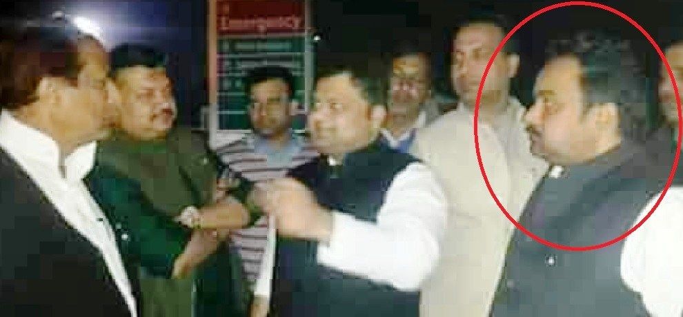 आजम खान के साथ सेक्स रैकेट सरगना की तस्वीर आई सामने, सपा में खलबली आजम खान के साथ सेक्स रैकेट सरगना की तस्वीर आई सामने, सपा में खलबली