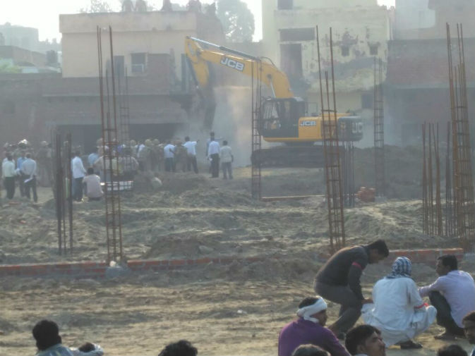 रामपुर: जल्द पूरा होगा आजम खां का सपना, यतीमखाने पर चली JCB रामपुर: जल्द पूरा होगा आजम खां का सपना, यतीमखाने पर चली JCB