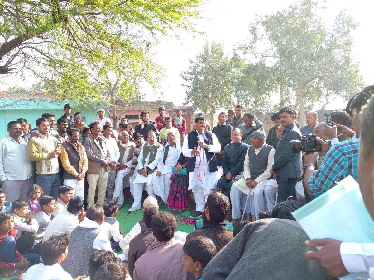 शिवपाल के रोड शो मे उमड़ा जन सैलाब शिवपाल के रोड शो मे उमड़ा जन सैलाब