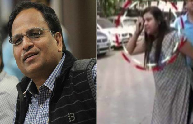 लड़की ने सत्येंद्र जैन पर फेंका जूता, बोली- इनको जूते मार-मार के पाकिस्तान बॉर्डर छोड़कर आने वाली थी लड़की ने सत्येंद्र जैन पर फेंका जूता, बोली- इनको जूते मार-मार के पाकिस्तान बॉर्डर छोड़कर आने वाली थी