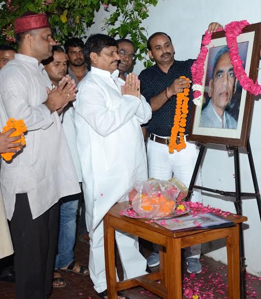 सादा जीवन व उच्च विचार मोहन सिंह का जीवन-दर्शन था - शिवपाल सादा जीवन व उच्च विचार मोहन सिंह का जीवन-दर्शन था - शिवपाल