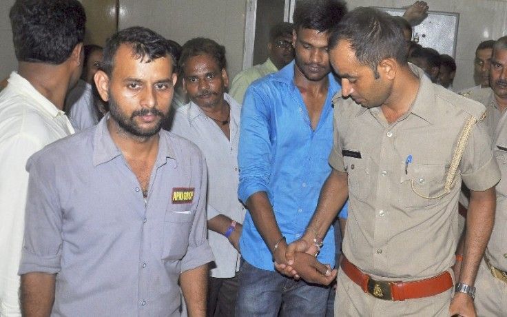 लखनऊ के अस्पतालों में गुंडागर्दी, तीमारदारों ने डॉक्टरों-स्टाफ को पीटा लखनऊ के अस्पतालों में गुंडागर्दी, तीमारदारों ने डॉक्टरों-स्टाफ को पीटा