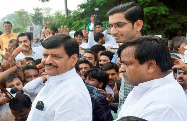 शिवपाल ने बेटे आदित्य यादव को किया तैयार, हर पल साए की तरह रहते हैं साथ शिवपाल ने बेटे आदित्य यादव को किया तैयार, हर पल साए की तरह रहते हैं साथ