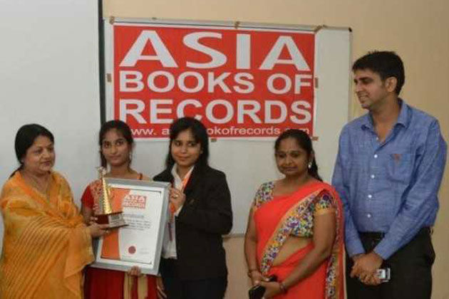 सीएम अखिलेश ने मेमोरी गर्ल प्रेरणा को दिए 5 लाख रुपए, लक्ष्मीबाई अवार्ड और फ्लैट सीएम अखिलेश ने मेमोरी गर्ल प्रेरणा को दिए 5 लाख रुपए, लक्ष्मीबाई अवार्ड और फ्लैट