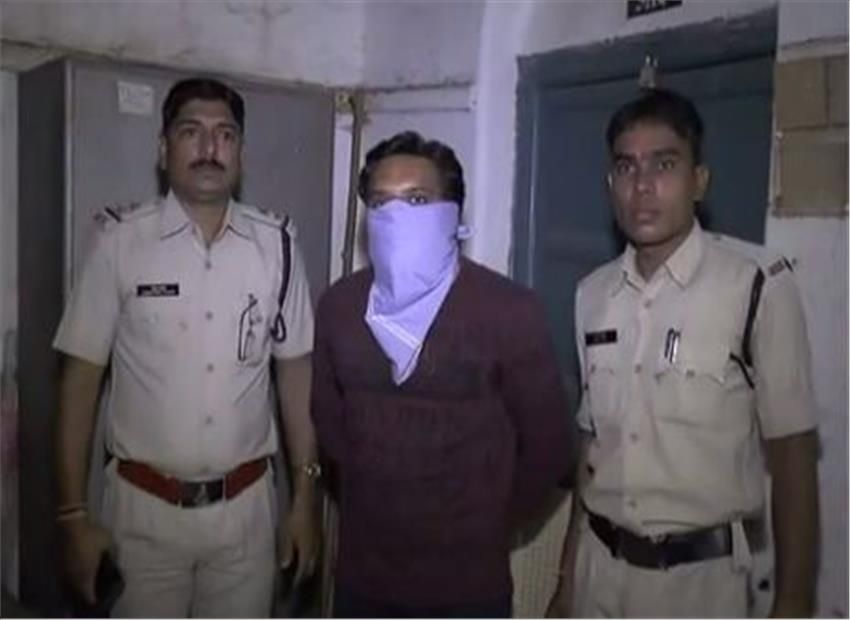 महिला से रेप कर प्राइवेट पार्ट में रॉड डाल वीडियो बनाने वाला भाजपा नेता का दरिंदा बेटा महिला से रेप कर प्राइवेट पार्ट में रॉड डाल वीडियो बनाने वाला भाजपा नेता का दरिंदा बेटा