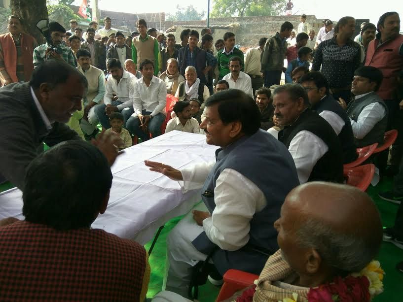 शिवपाल ने आज दिवासराई आदि गांवों का दौरा कर मांगे वोट शिवपाल ने आज दिवासराई आदि गांवों का दौरा कर मांगे वोट