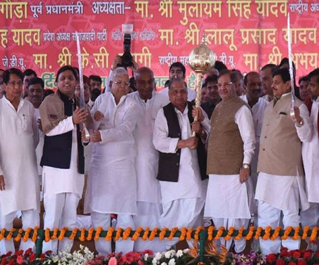 सपा के सहारे वजूद बचाने की जुगत में दगे कारतूस