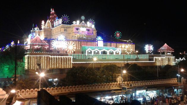 जन्माष्टमी की तैयारियां पूरी, दुल्हन के जैसे सजे मंदिर जन्माष्टमी की तैयारियां पूरी, दुल्हन के जैसे सजे मंदिर