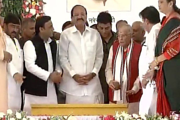 सीएम अखिलेश, वेंकैया नायडू किया कानपुर मेट्रो का शिलान्यास सीएम अखिलेश, वेंकैया नायडू किया कानपुर मेट्रो का शिलान्यास