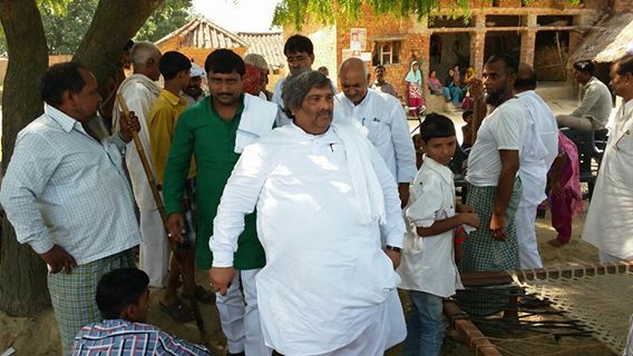 प्रशासन ने वोट डालने के बाद पूर्व सांसद भालचंद यादव को किया नजरबंद प्रशासन ने वोट डालने के बाद पूर्व सांसद भालचंद यादव को किया नजरबंद