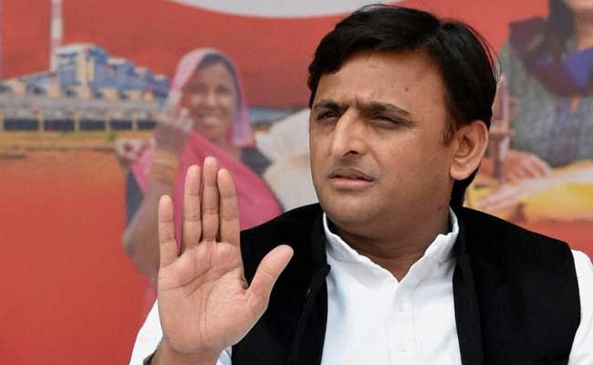 चाचा के करीबी 8 और प्रभावी नेताओं को अखिलेश ने दिखाया बाहर का रास्ता चाचा के करीबी 8 और प्रभावी नेताओं को अखिलेश ने दिखाया बाहर का रास्ता