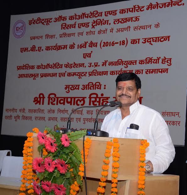 इतनी सुविधाएं फिर भी काम नहीं करते अफसर इतनी सुविधाएं फिर भी काम नहीं करते अफसर