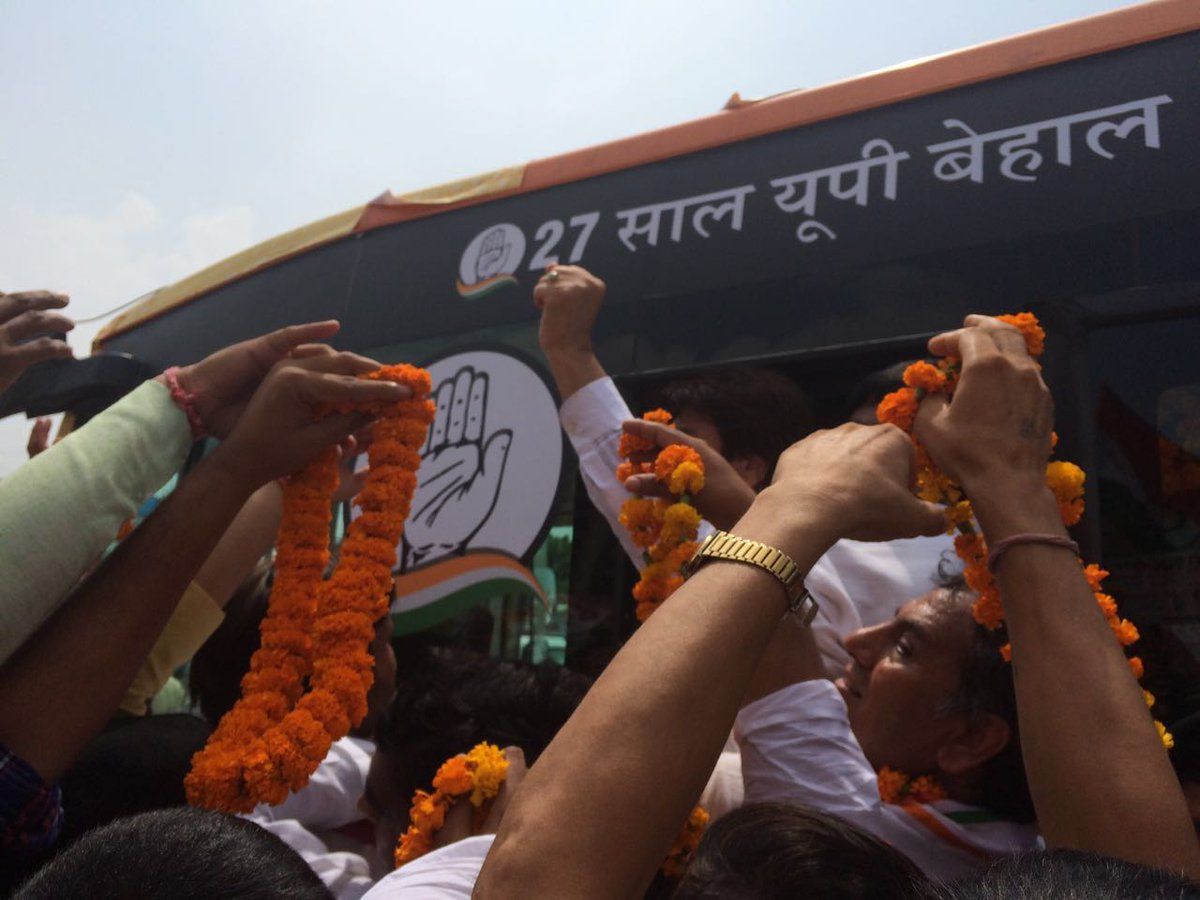 इलाहाबाद रोड शो में बिना पैसे के पेट्रोल भरवाकर भाग रहे कांग्रेसी कार्यकर्ता की जमकर पिटाई इलाहाबाद रोड शो में बिना पैसे के पेट्रोल भरवाकर भाग रहे कांग्रेसी कार्यकर्ता की जमकर पिटाई